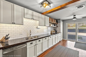 26388 Franklin Pointe Dr, Southfield, MI 48034