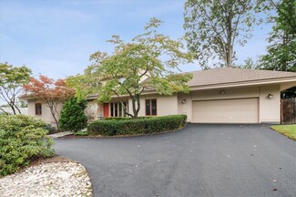 171 E Hill Dr, Cranston, RI 02920