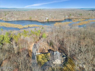 107 Waterview Ct, Hawley, PA 18428