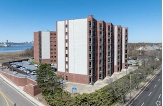 90 Quincy Shore Dr Unit 404, Quincy, MA 02171