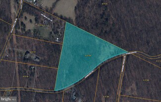 1337 Shanghai Rd, Berkeley Springs, WV 25411