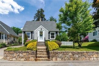 59 Davis Ave, Cranston, RI 02910