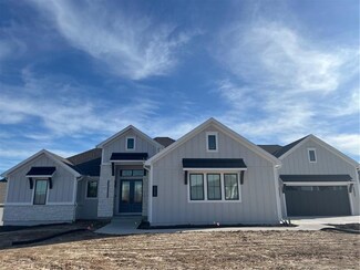 10151 N Kansas Ct, Kansas City, MO 64155