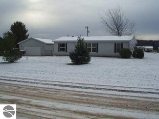 7422 Bunker Hill Rd, Williamsburg, MI 49690