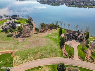 588 Windlass Dr, Lenoir City, TN 37772