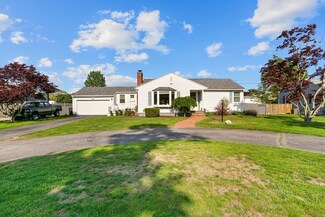 73 Maple Ave, Swansea, MA 02777