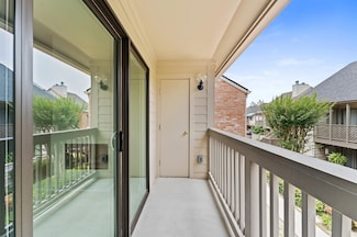 2829 Timmons Ln Unit 202, Houston, TX 77027