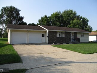 428 E Valley Dr, Carroll, IA 51401