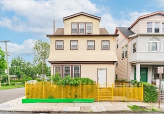 74 Smith St, Newark, NJ 07106