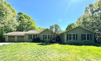 26 Sallys Ln, Pawling, NY 12564