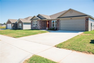 1681 Forest Dr, Centerton, AR 72719