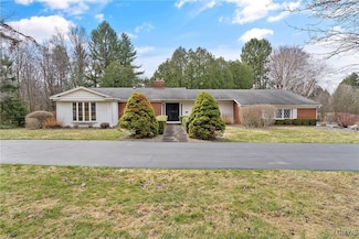 102 Old Farm Rd, Fayetteville, NY 13066