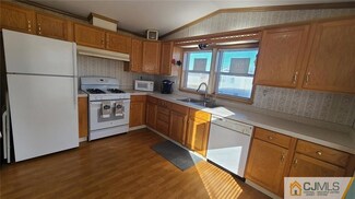 26 Dalbert St Unit L7, Carteret, NJ 07008