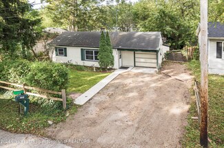 5989 Harvey St, Haslett, MI 48840