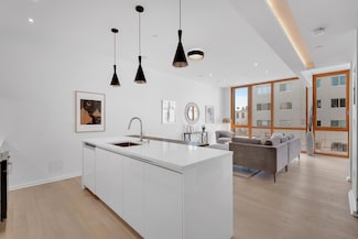 224 N 6th St Unit 3, Brooklyn, NY 11211