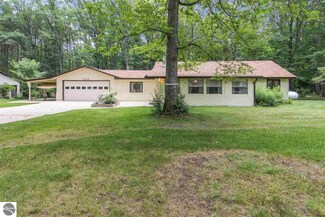 7137 Pauline St, Interlochen, MI 49643