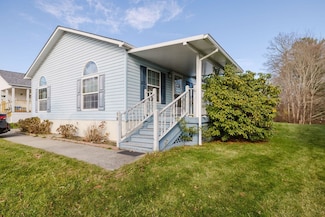 18 Mockingbird Ln, Tiverton, RI 02878