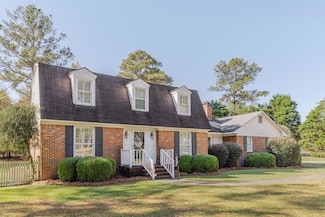 208 Edgewood Dr, Americus, GA 31709