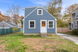 63 Hope St, Attleboro, MA 02703