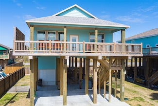 2565 Palm Dr, Crystal Beach, TX 77650