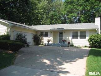 520 Walnut Ct, Le Claire, IA 52753