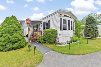 28 Dot's Ln, Wareham, MA 02558