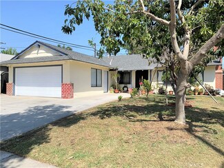 917 S Huron Dr, Santa Ana, CA 92704
