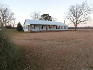 1067 N Broad Ridge Rd, Orrum, NC 28369