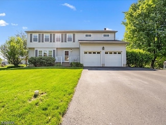 5 Portsmouth Ct, Flemington, NJ 08822