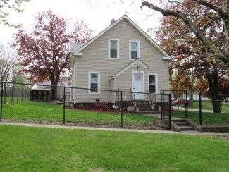 108 Walnut St SE, Hopkinton, IA 52237