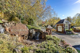 175 Ridgewood Dr Unit 175, Middlebury, CT 06762