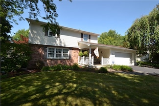 27 Old Barn Cir, Penfield, NY 14526