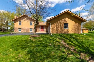 20 N Linden Dr, Plano, IL 60545
