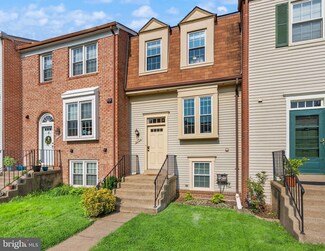 2759 Stone Hollow Dr, Vienna, VA 22180