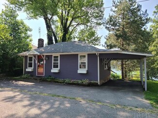 9003 E Circle Dr S, Syracuse, IN 46567