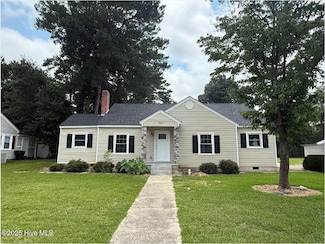 704 W Cutchin St, Clinton, NC 28328