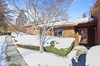 60 Churchill Crest, Pittsfield, MA 01201