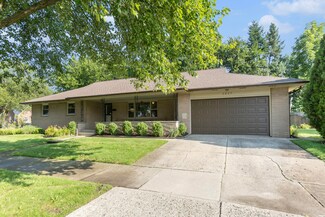 1027 5th St NW, Grand Rapids, MI 49504
