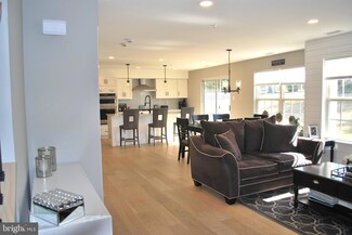 208 Willowoak Ct Unit 270, Warwick, PA 18974