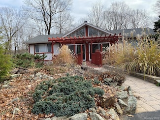 19 Cascade Lake Rd, Warwick, NY 10990