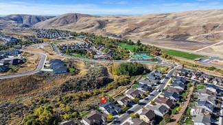 5531 W Creeks Edge Dr, Boise, ID 83714