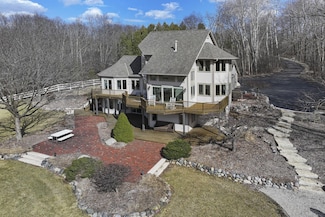 1507 Saint Augustine Rd, Hartford, WI 53027
