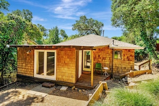 2160 Madrone Ave, Healdsburg, CA 95448