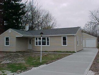 266 Parkside Ave, Aurora, IL 60505