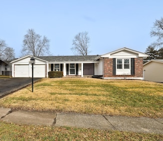 11879 Shallowbrook Dr, Saint Louis, MO 63146