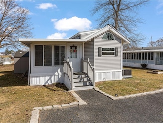 41 Island Cir, South Hero, VT 05486