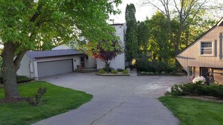 4068 Saint Catherine Rd, Bellevue, IA 52031