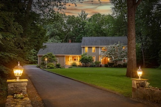 11 Evergreen Way, Stratham, NH 03885