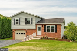563 Airport Rd, New Holland, PA 17557