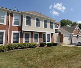 239 University Ln Unit D, Elk Grove Village, IL 60007